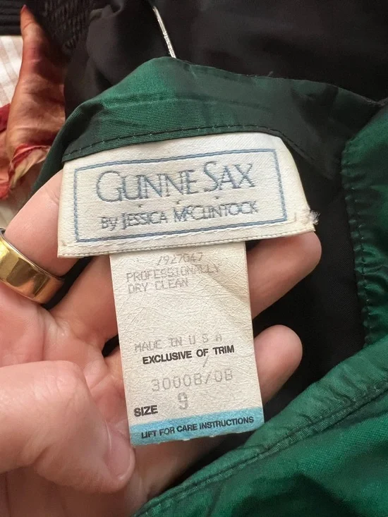 Rare Vintage Gunne Sax Emerald Green and Black Party Dress with Decorative Bow - Picture 8 of 8